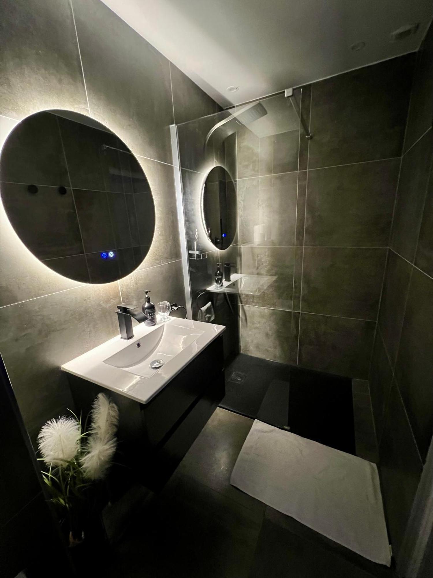 Dima Suite Jacuzzi Privatif Vedene Luaran gambar